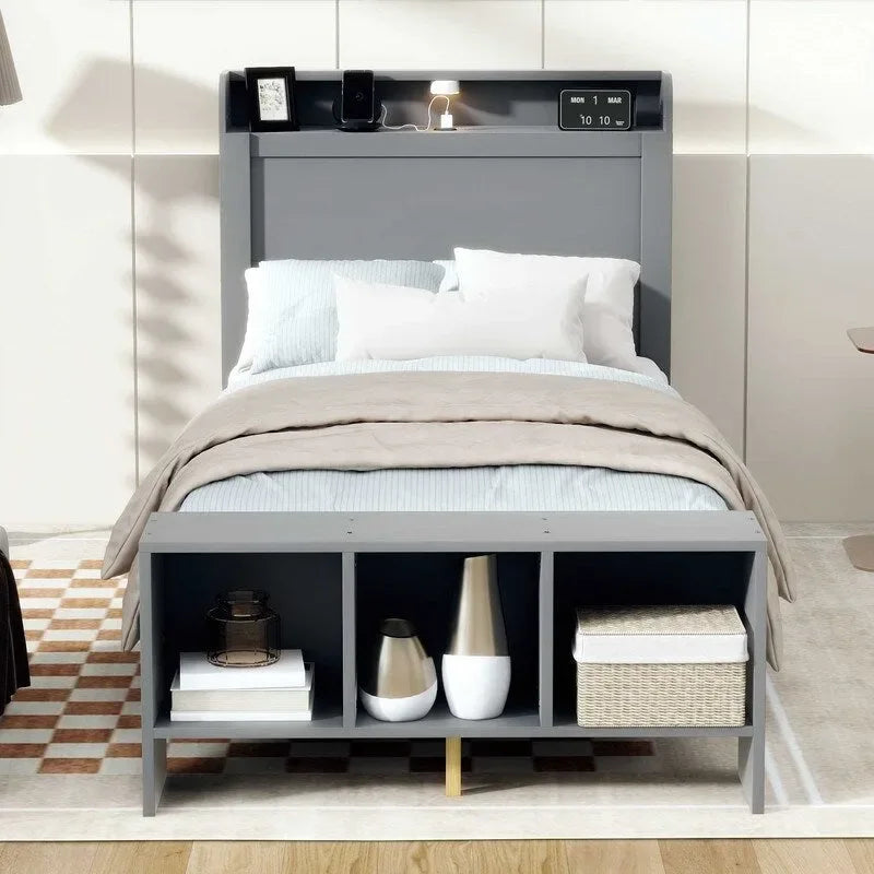 Letto a piattaforma con mensole integrate, luce LED e porte USB, full/twin size
