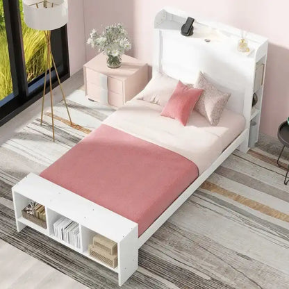 Letto a piattaforma con mensole integrate, luce LED e porte USB, full/twin size