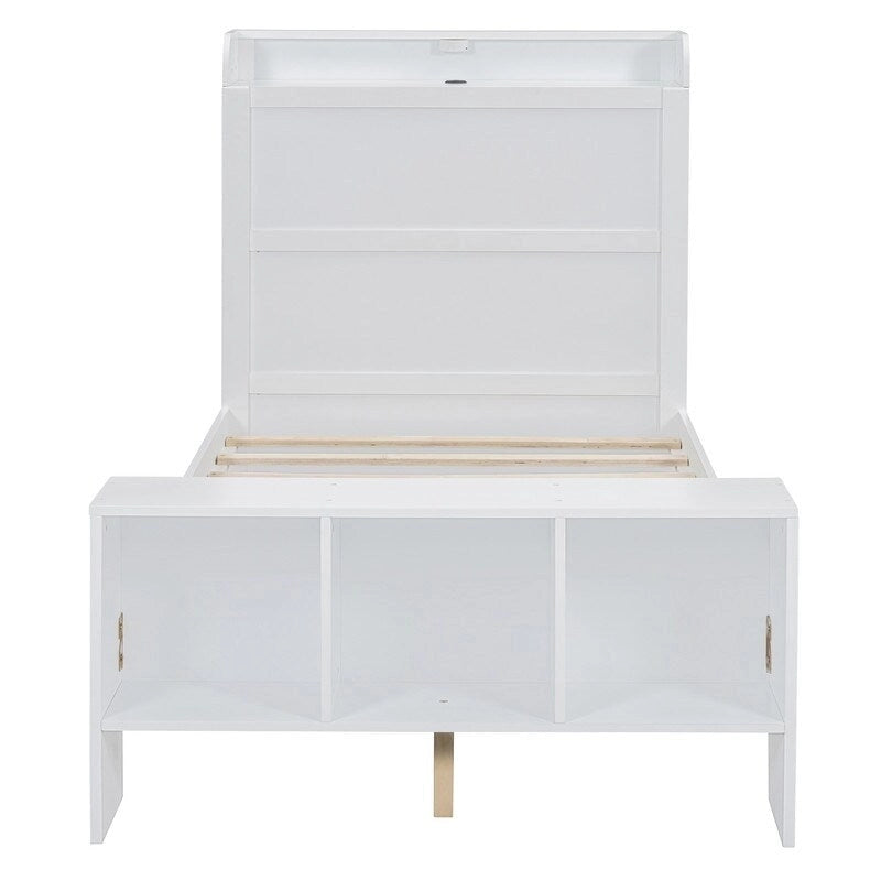 Letto a piattaforma con mensole integrate, luce LED e porte USB, full/twin size